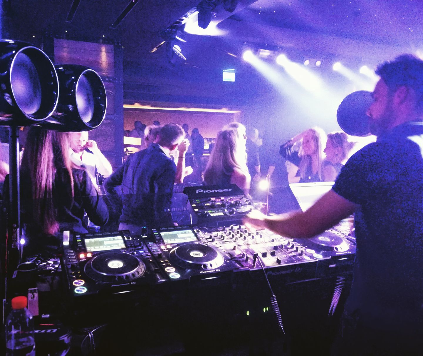 Top Lux Concept se moviliza en el año 2020 para organizar eventos privados con la mejor calidad audiovisual y selección exclusiva de DJs